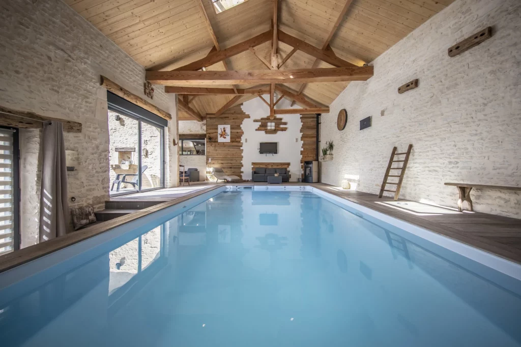 Basen kryty w domu – jak przygotować się do jego budowy?