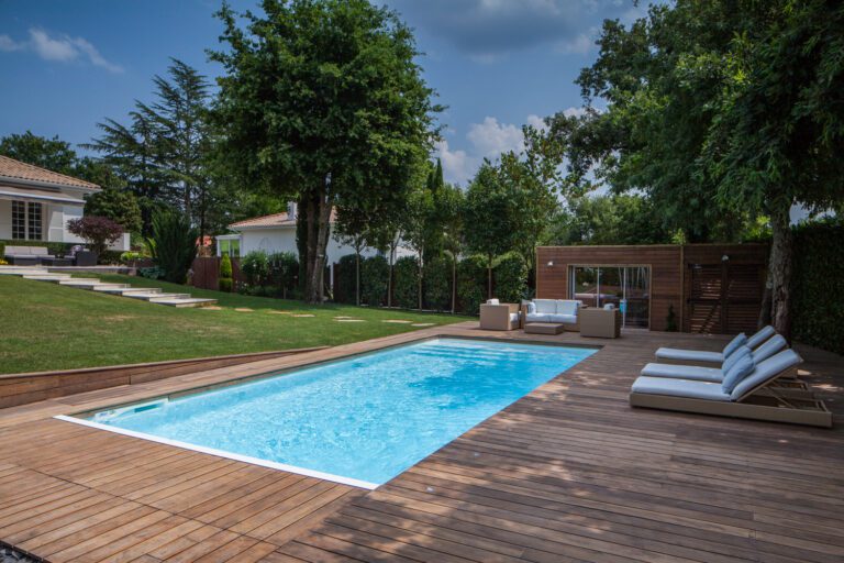 Budowa basenu w ogrodzie – ile będzie kosztować?